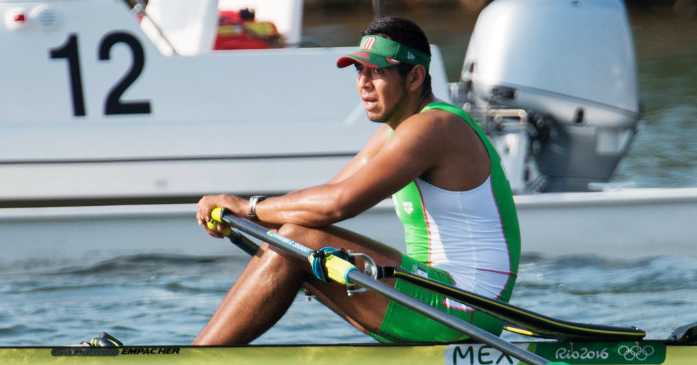 Juan carlos primer lugar en remo bajo techo