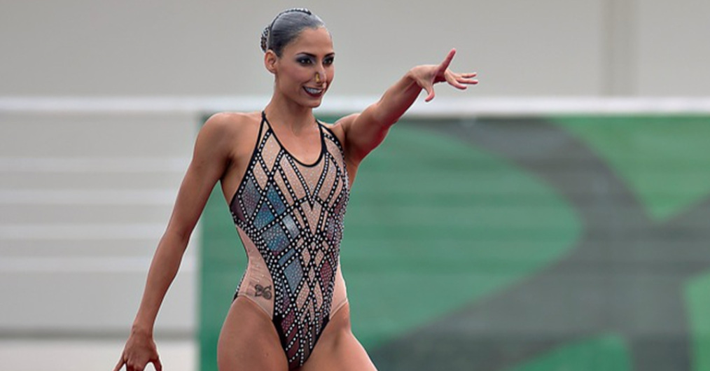 Nuria, la atleta que gana en la piscina y el aula